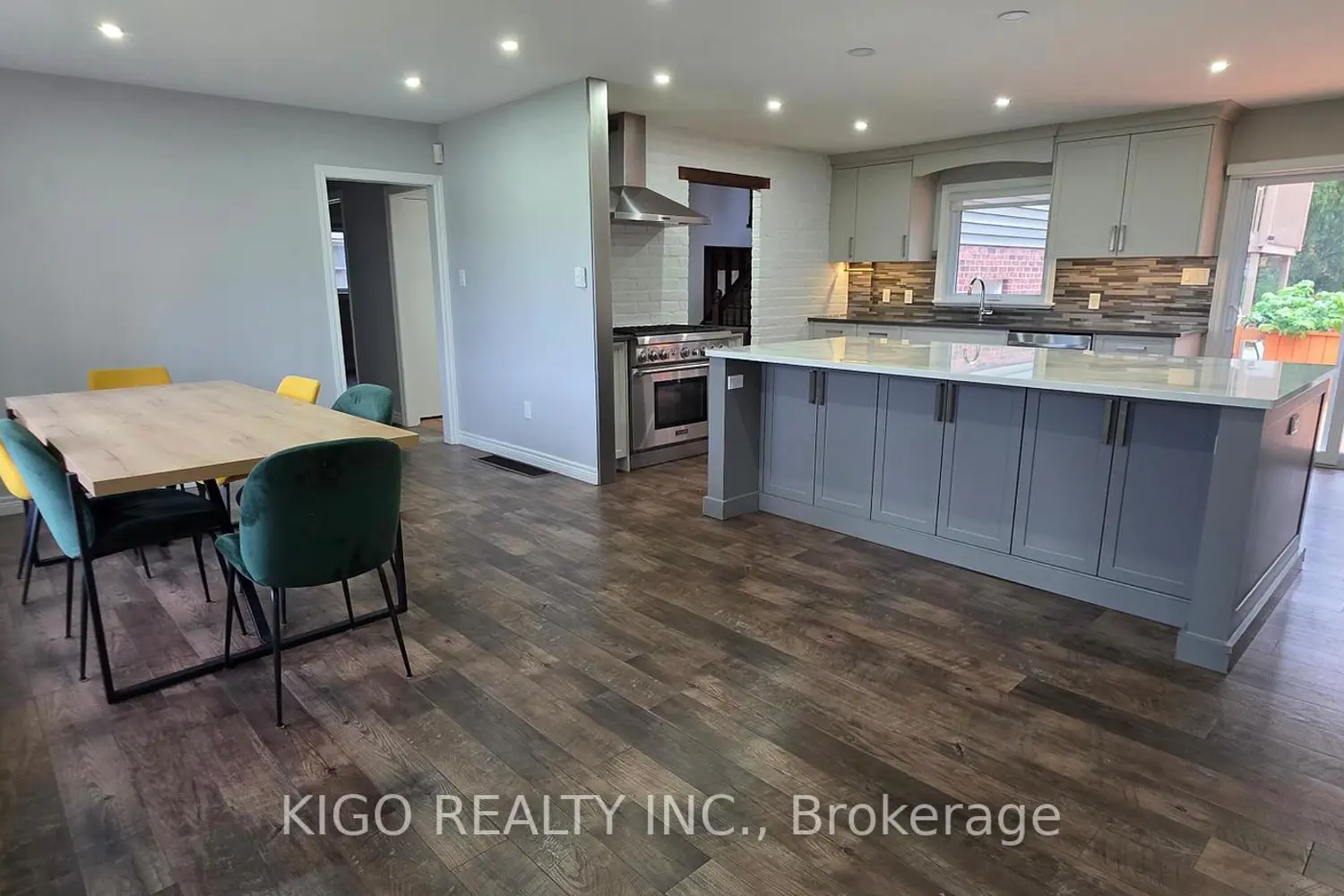 2320 Hyde Park Road photo 2