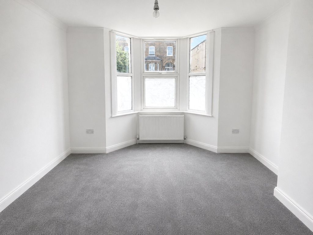 3 bed flat for saleBulstrode Road, Hounslow, Greater London TW3 photo 5