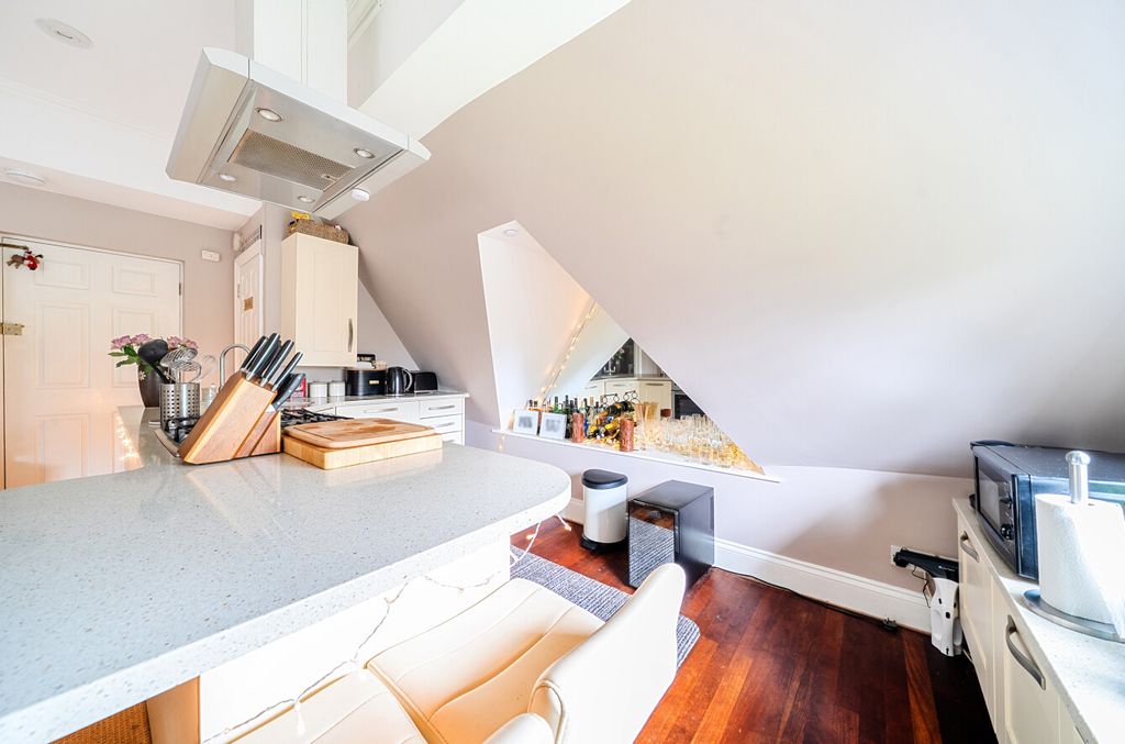 Additional image 9 of 1 bed flat for saleHindhead, Surrey GU26
