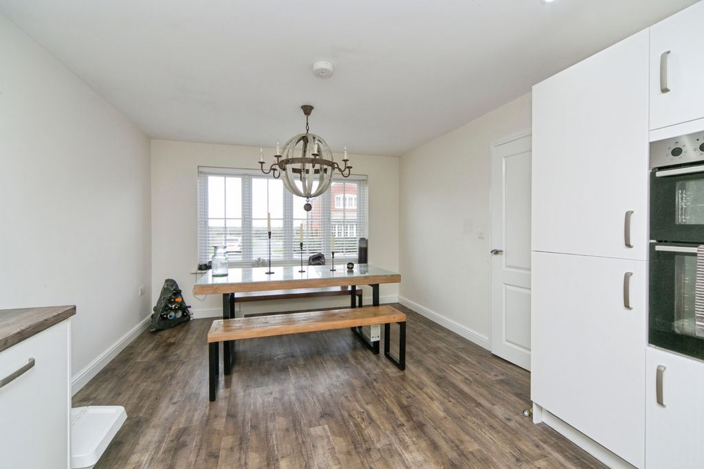 4 bed detached house for saleParc Tyddyn Bach, Holyhead LL65 photo 3