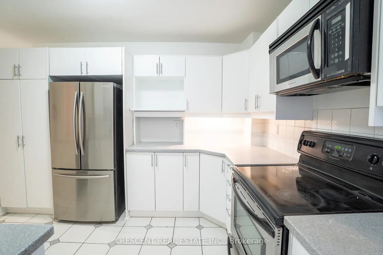 520 Prince Edward Drive photo 3
