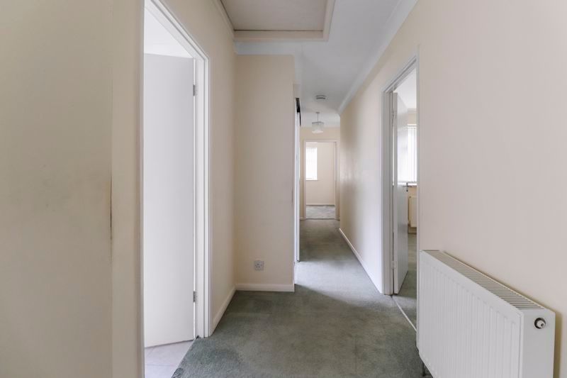 2 bed flat for saleYork Road, Rayleigh SS6 photo 5