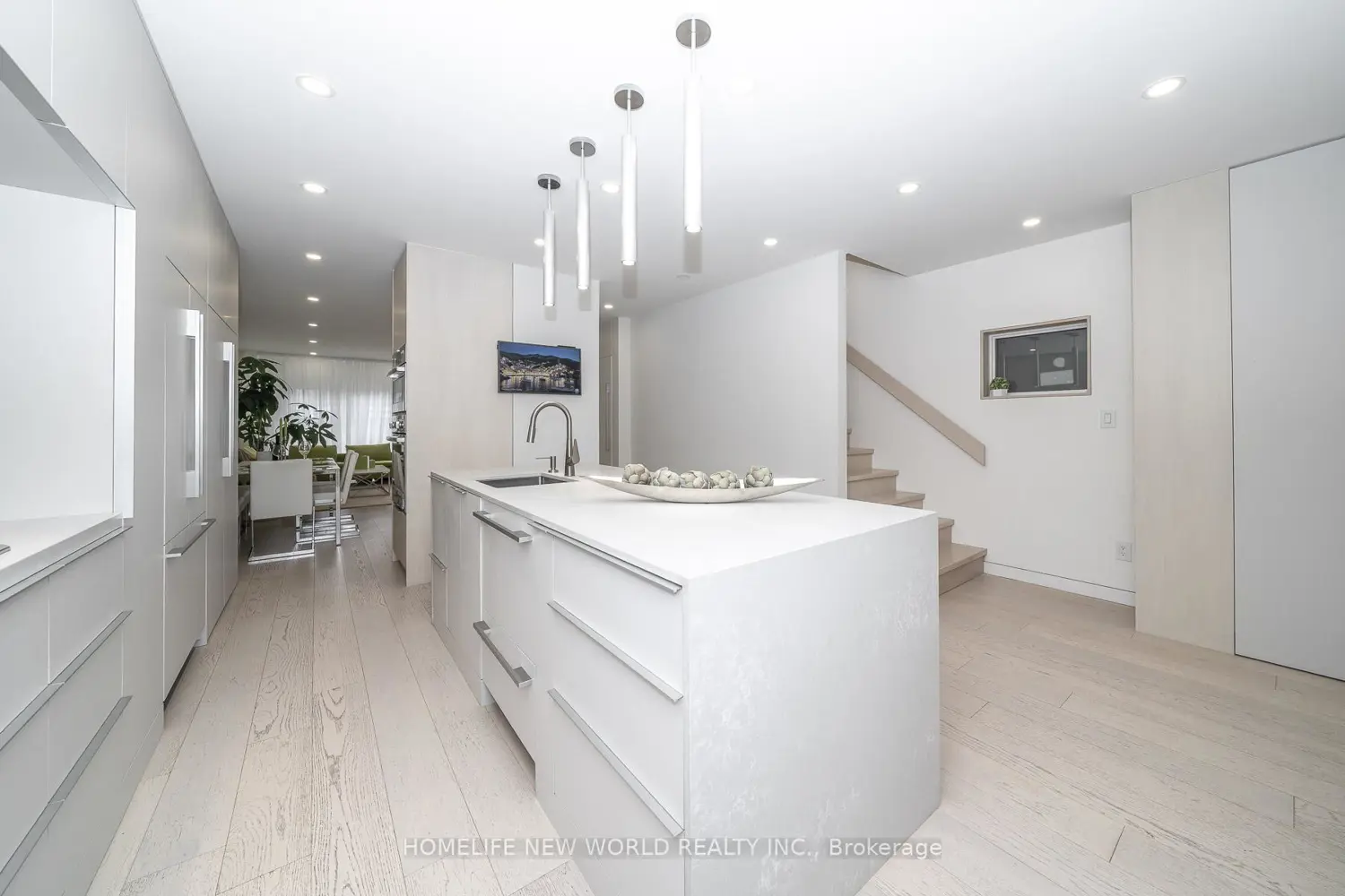 30 Carling Avenue photo 3