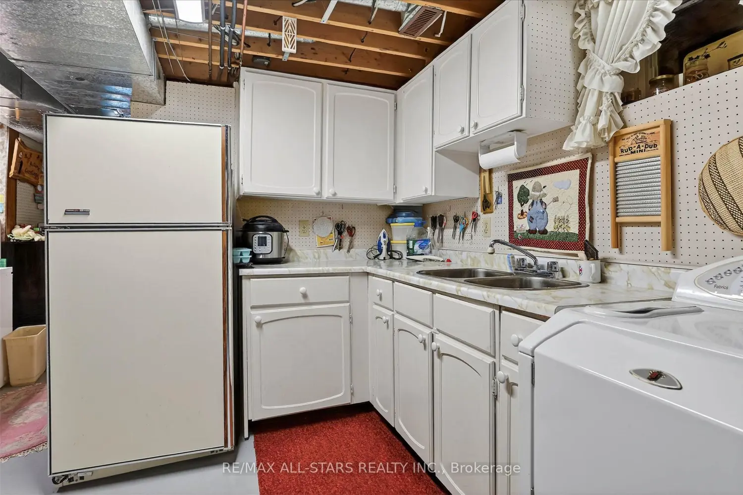 Additional image 16 of 26 Applewood Crescent