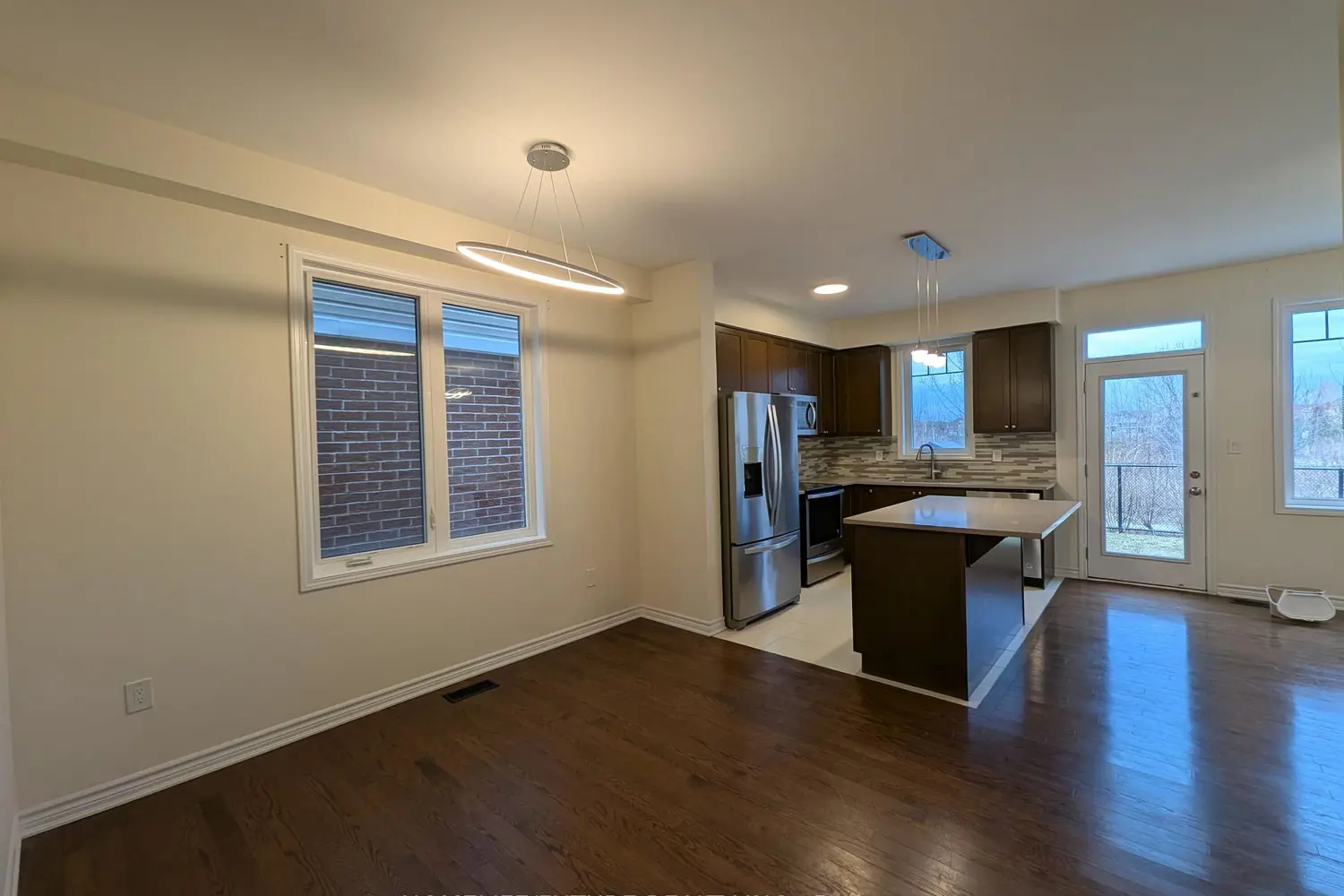1574 Clitherow Street photo 2