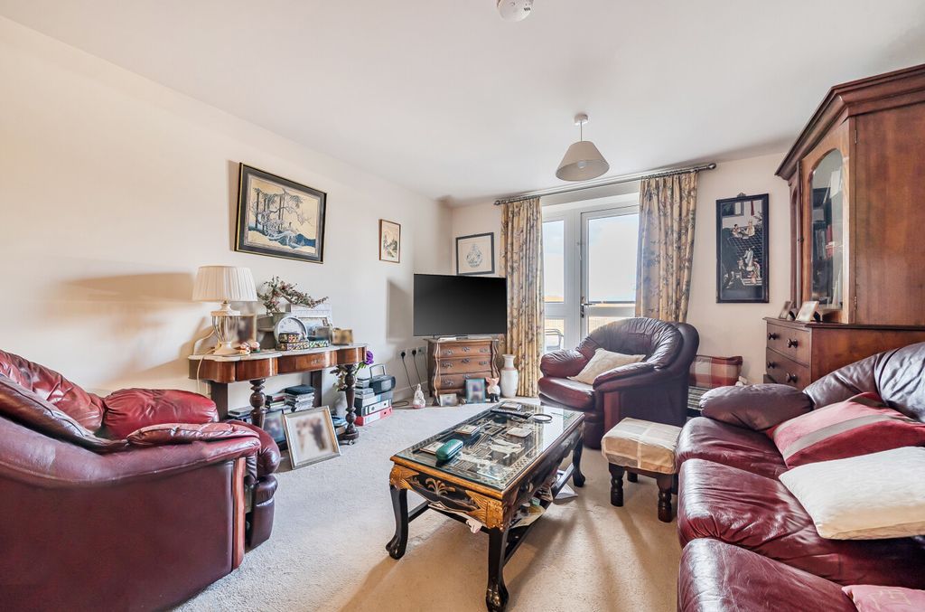 Additional image 2 of 2 bed flat for saleStation Road, Hook, Hampshire RG27