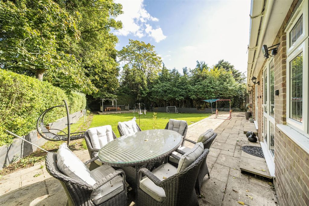 Additional image 12 of 6 bed detached house for saleMerlewood Close, High Wycombe HP11