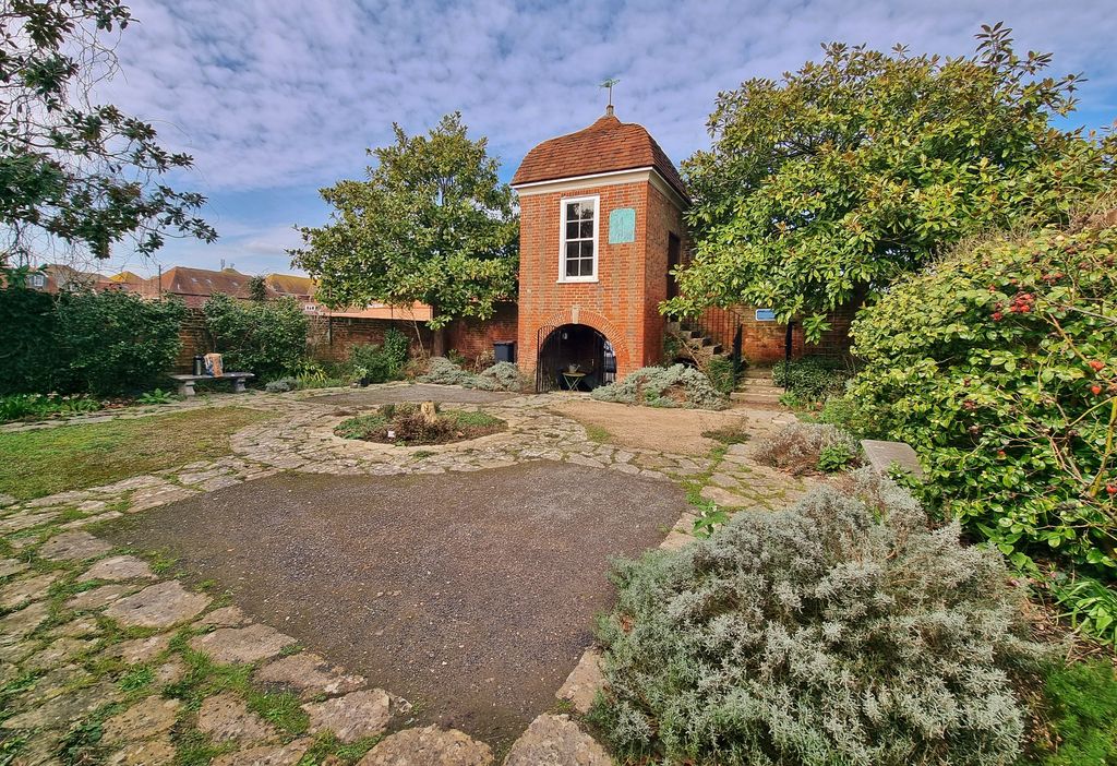 Additional image 7 of 2 bed flat for saleEmpire Court, East Street, Havant PO9