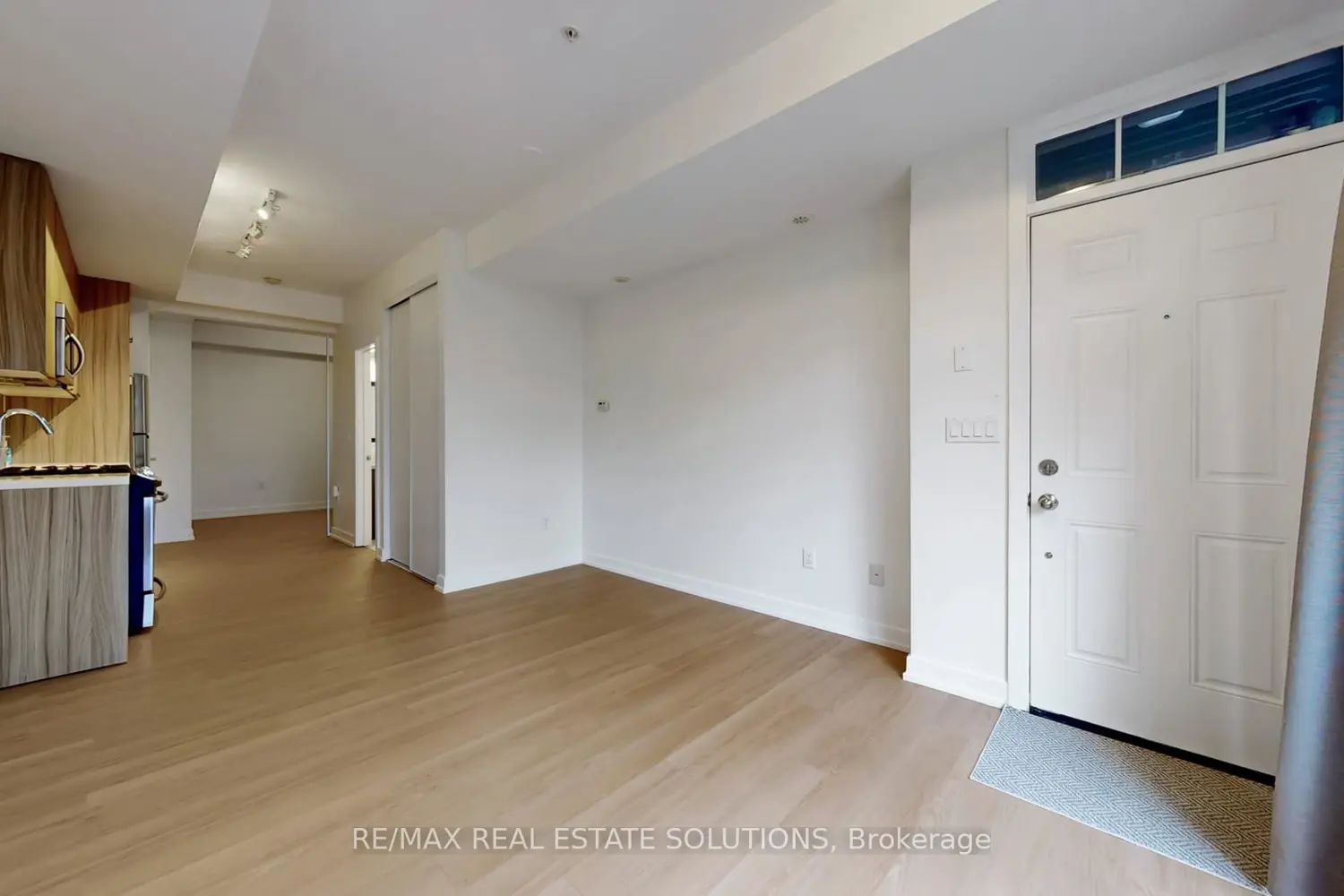 Additional image 6 of 140 Broadview Avenue 59