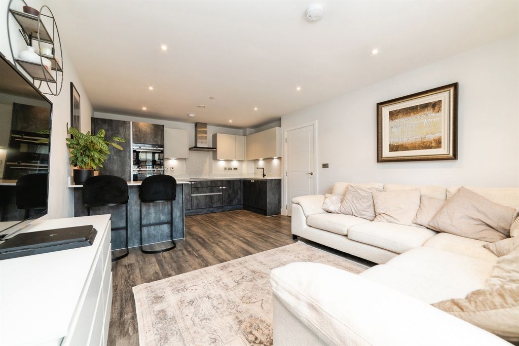 Additional image 7 of 2 bed flat for saleBircherley Green, Hertford SG14