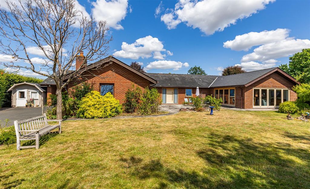 5 bed detached bungalow for saleOverbury Road, Hereford HR1