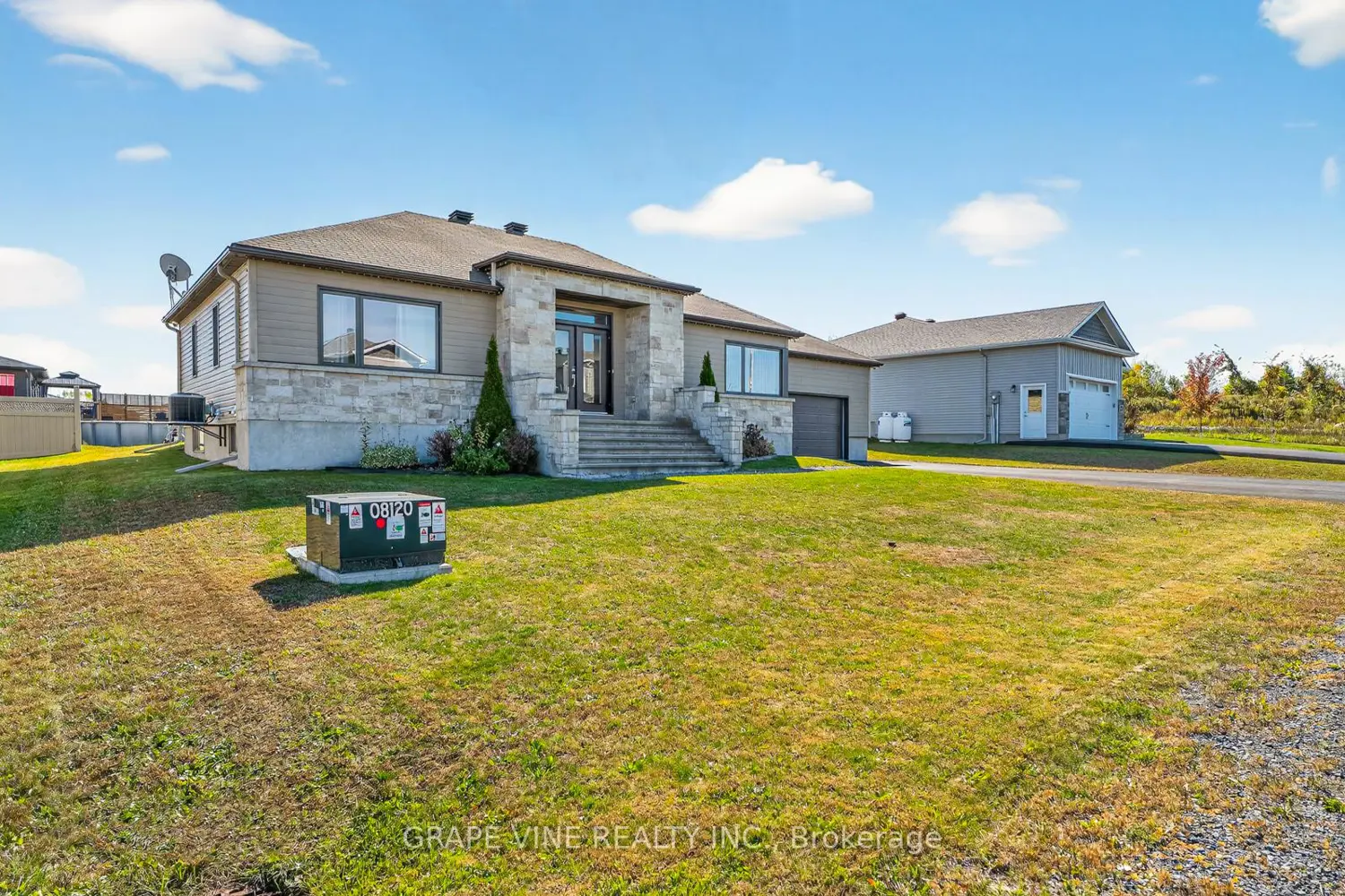 Additional image 3 of 18 Calco Crescent