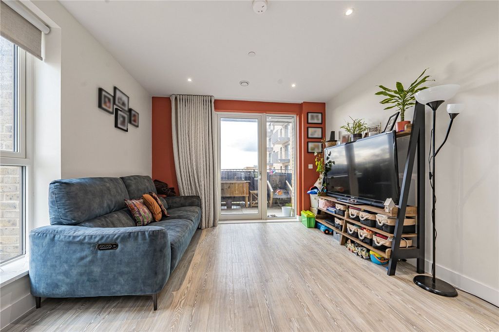 Additional image 5 of 2 bed flat for saleClovelly Road, Hounslow TW3
