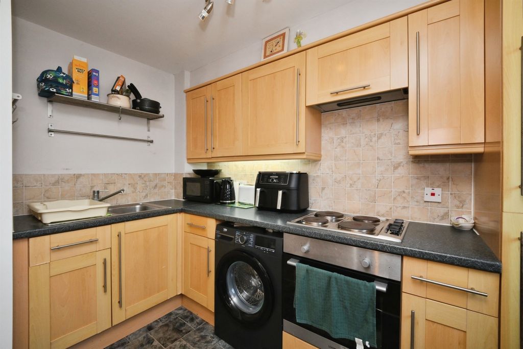 Additional image 6 of 2 bed flat for saleSalisbury Road, Hoddesdon EN11