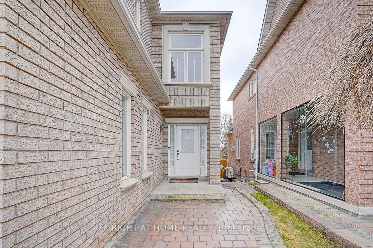 47 Toporowski Avenue photo 2