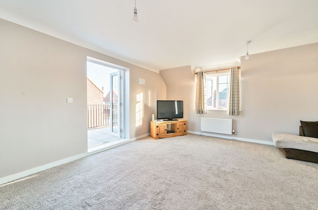 2 bed flat for saleCheviot Crescent, Coningsby, Lincoln, Lincolnshire LN4 photo 2