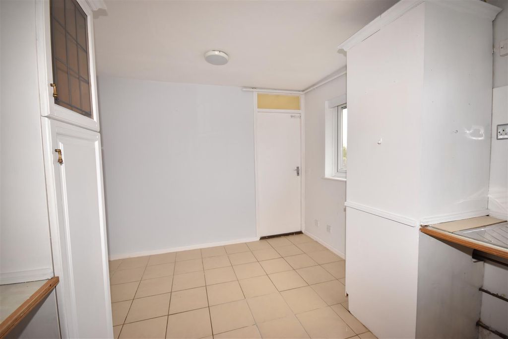 Additional image 7 of 2 bed flat for saleKhormaksar Drive, Nocton, Lincoln LN4