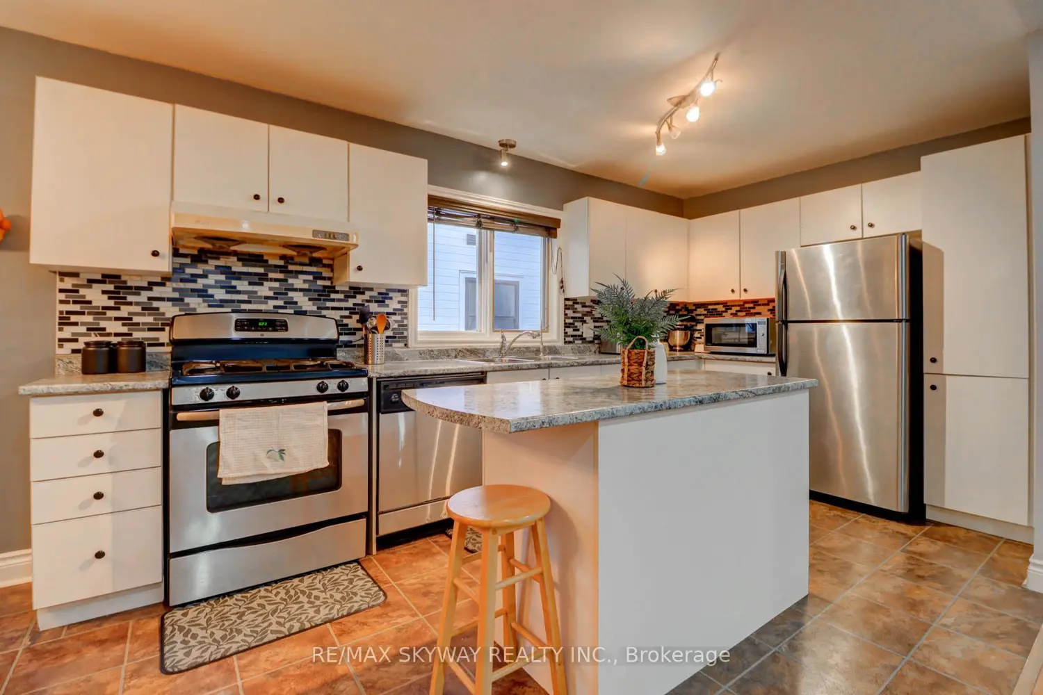 282B Brock Street photo 5