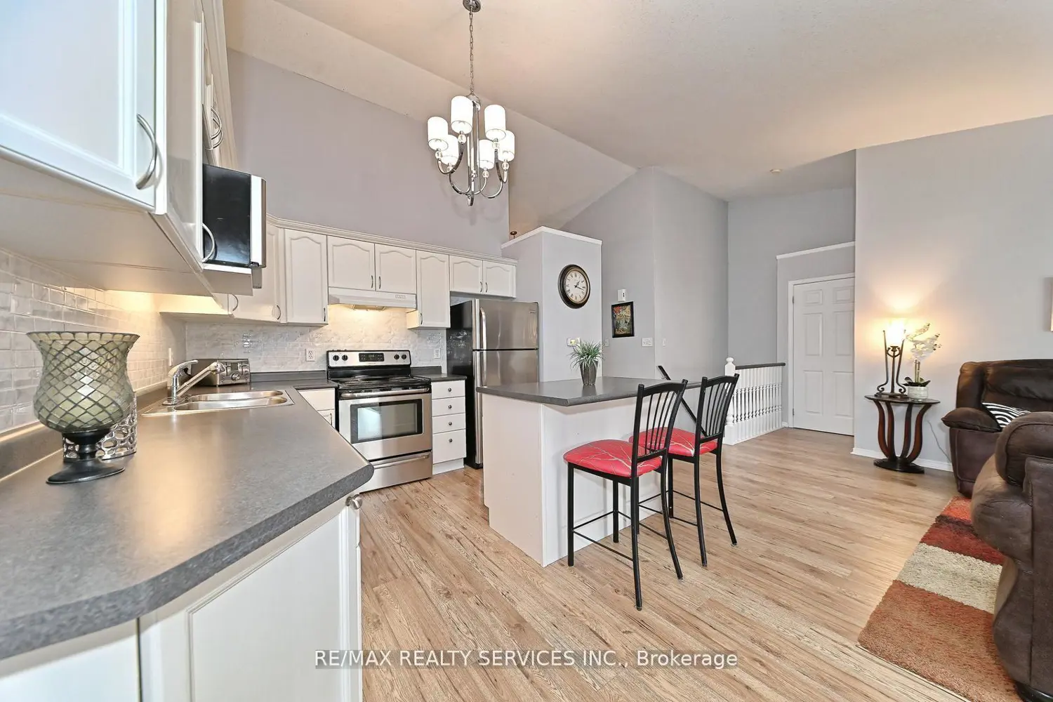 1077 Hamilton Road 31 photo 5