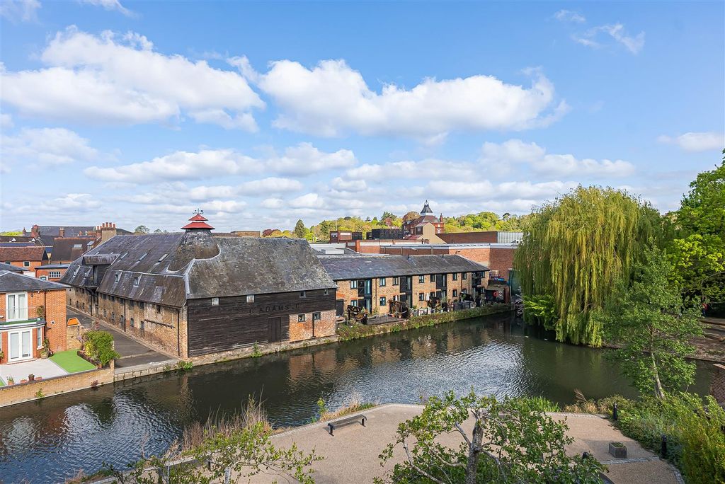 Additional image 4 of 2 bed flat for saleDolphin Yard, Maidenhead Street, Hertford SG14