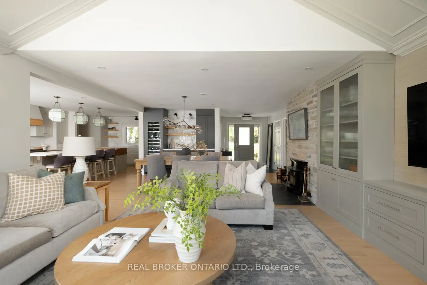 9285 Dagmar Road photo 4