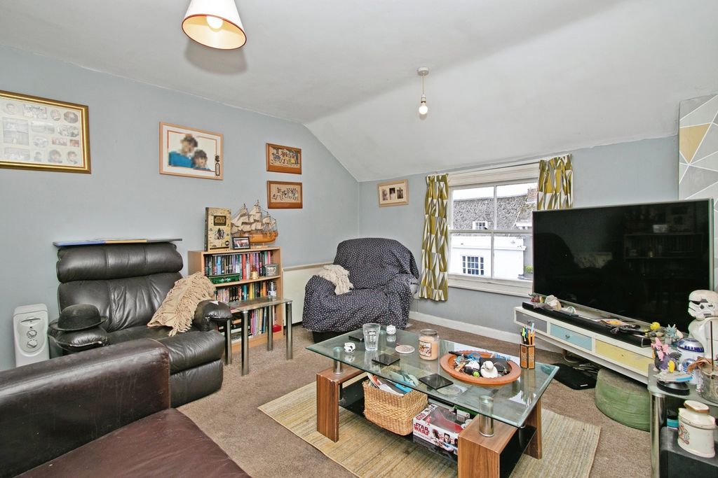 2 bed flat for saleUpton Ope, Helston, Cornwall TR13 photo 2