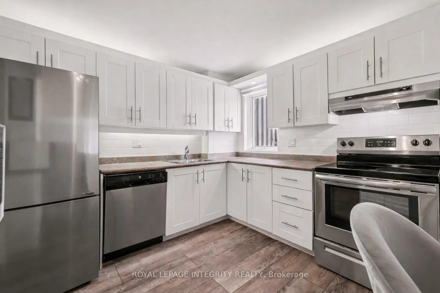 1081 Ambleside Drive 906 photo 4