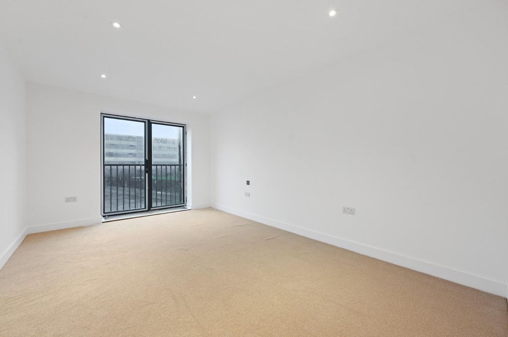 Additional image 6 of 2 bed flat for salePrince Regent Road, Hounslow TW3