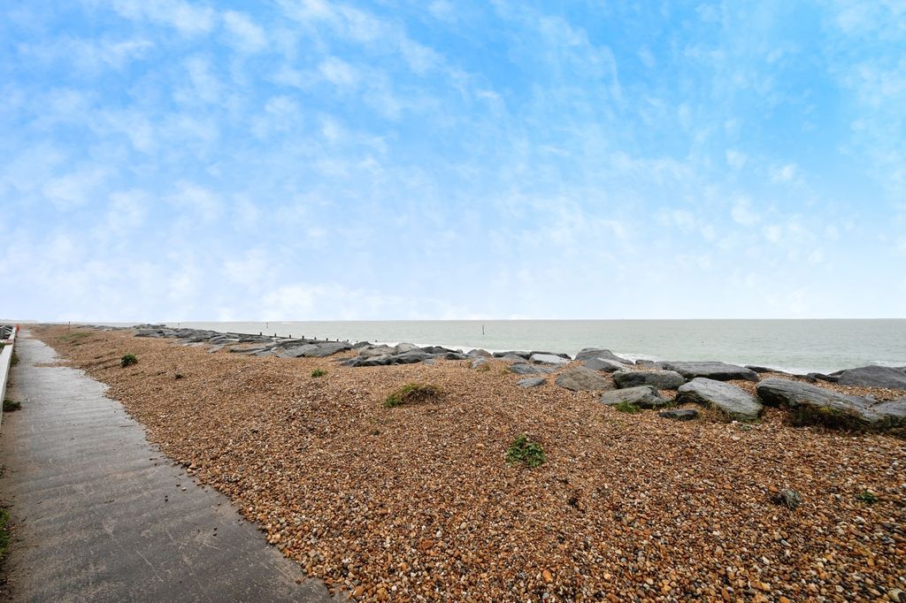 Additional image 7 of 2 bed flat for saleSouthwood Road, Hayling Island, Hampshire PO11