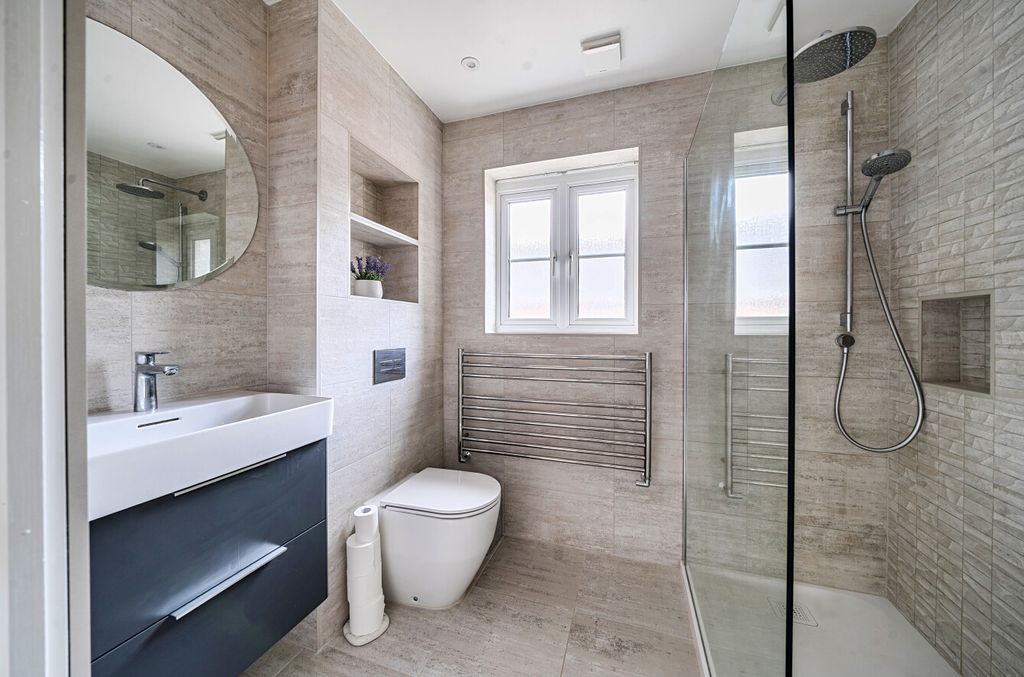 Additional image 17 of 5 bed detached house for saleMyllers Lond, Hook, Hampshire RG27