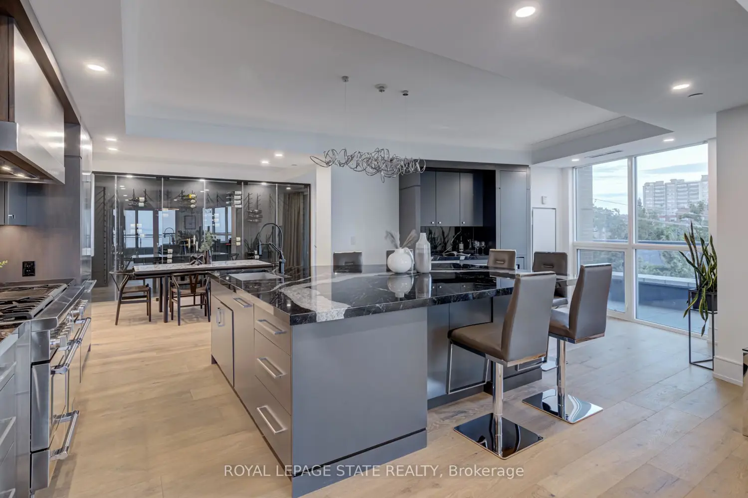 2060 Lakeshore Road 308 photo 5