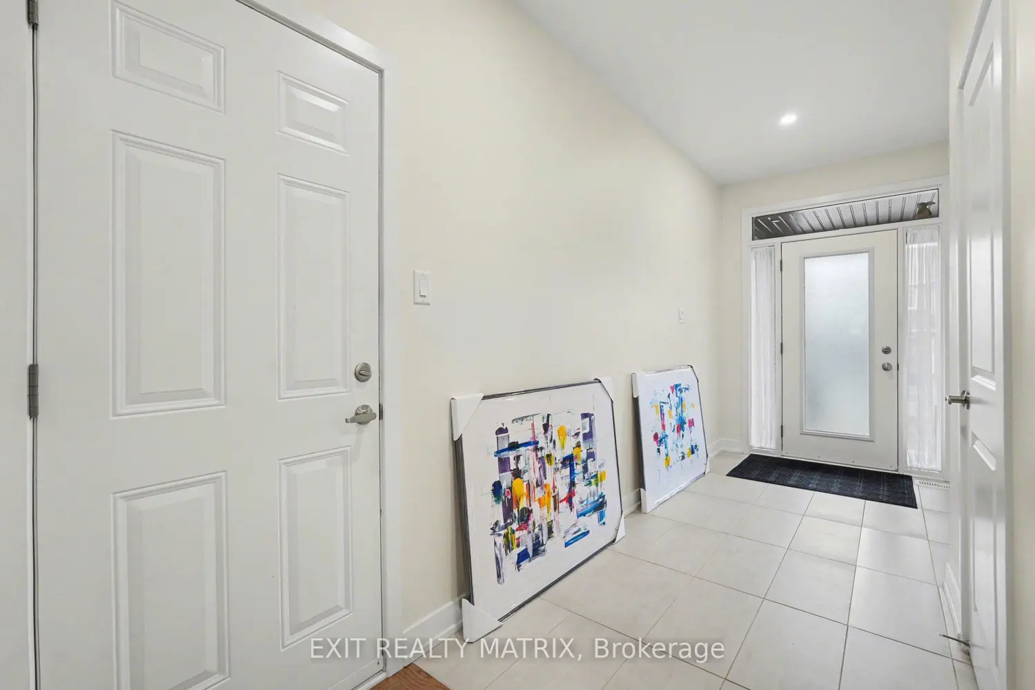 656 Putney Crescent photo 4