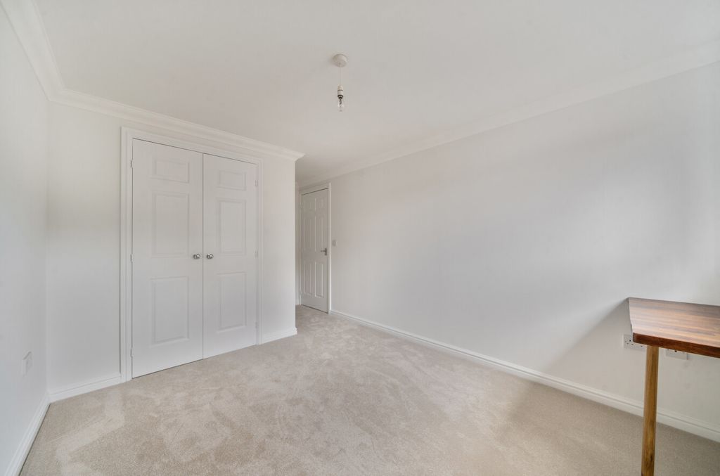 Additional image 9 of 2 bed flat for saleHaslemere, Surrey GU27
