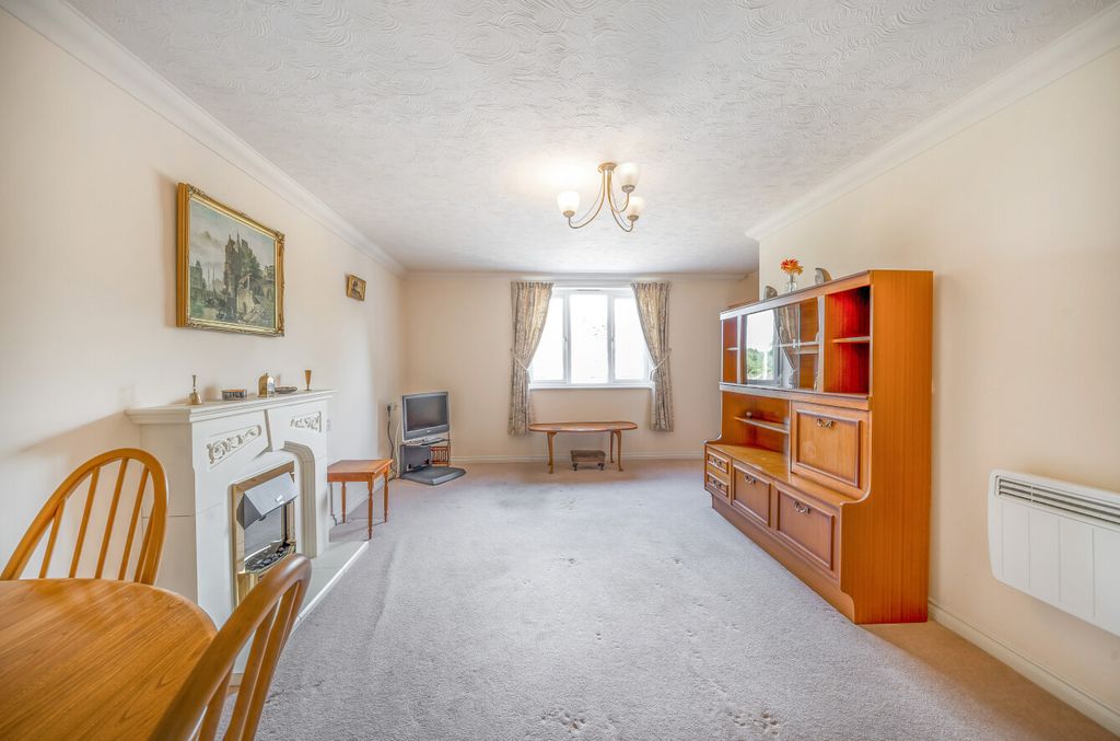 Additional image 3 of 2 bed flat for saleHindhead, Surrey GU26