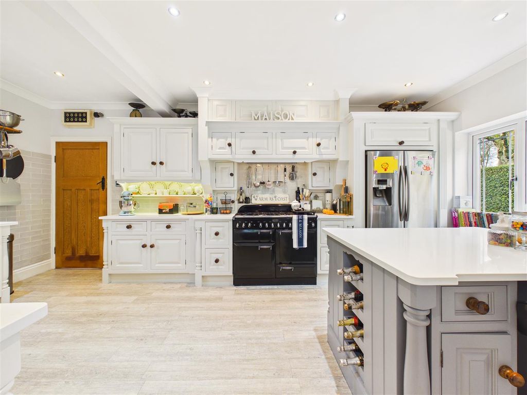 Additional image 3 of 5 bed detached house for saleMarlborough Avenue, Hessle HU13