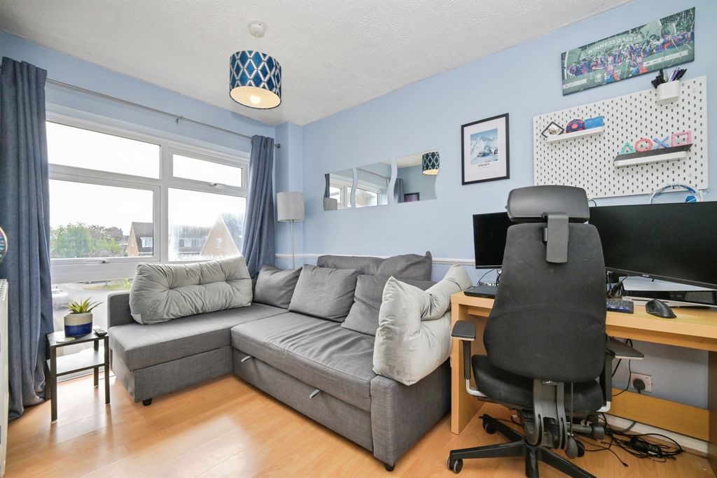 Additional image 8 of 2 bed flat for salePark View, Hoddesdon EN11