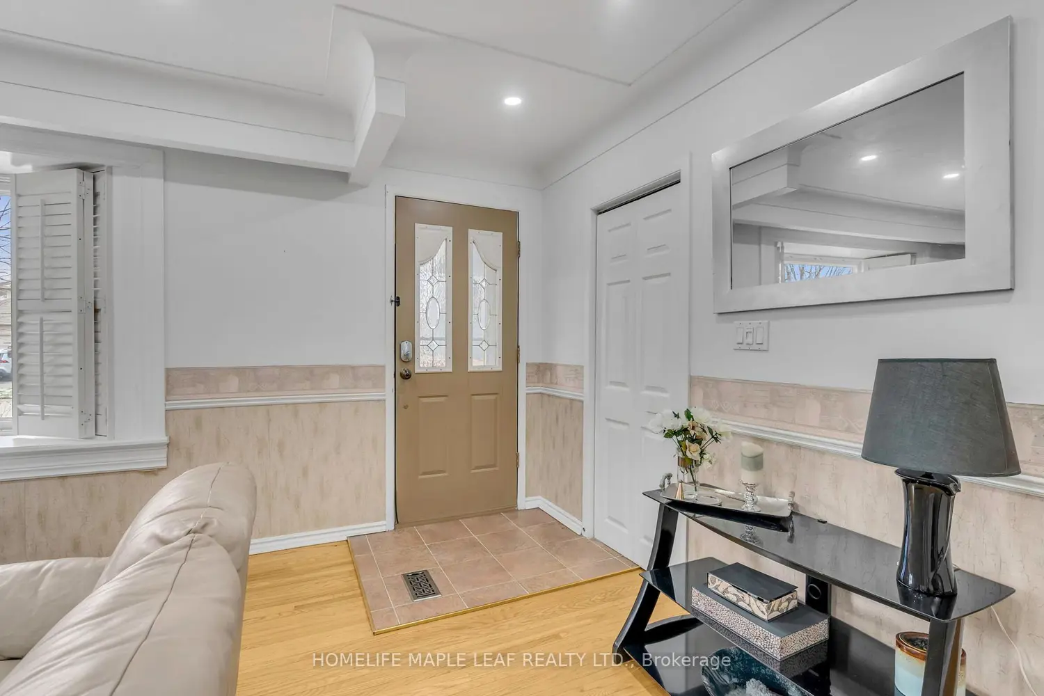 398 Kerman Avenue photo 4