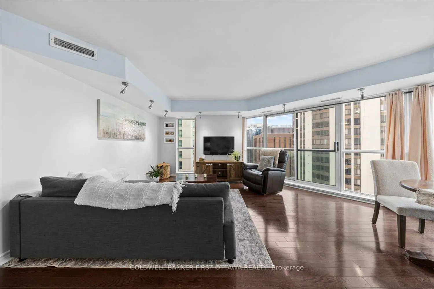 Additional image 3 of 445 Laurier Avenue 1401