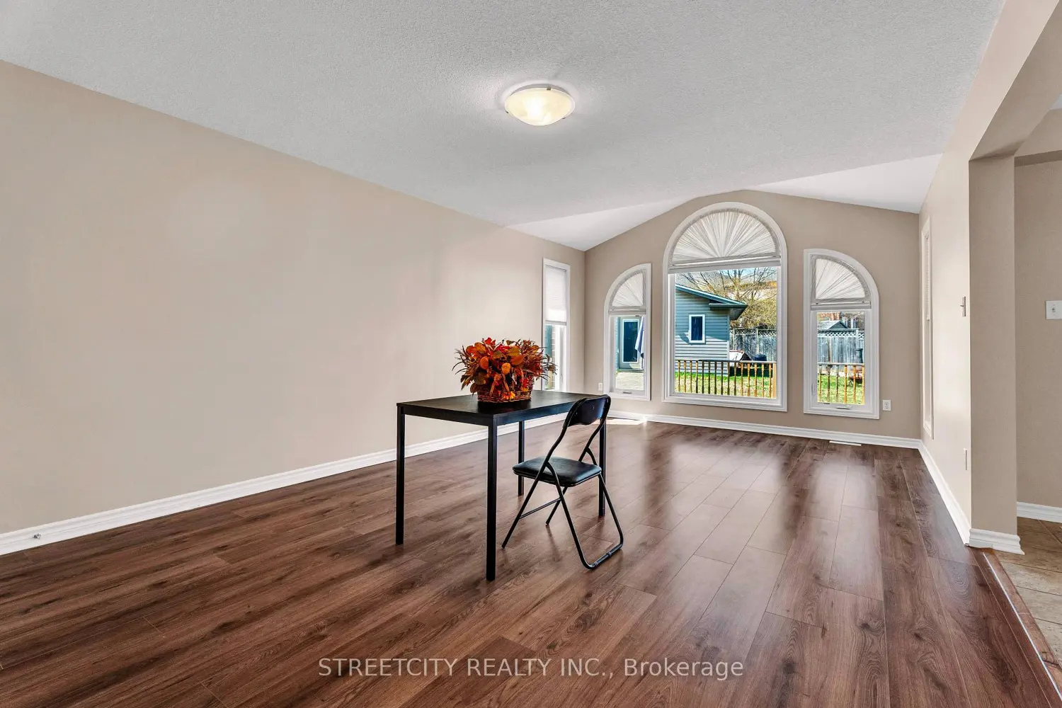 546 Maplewood Lane photo 4