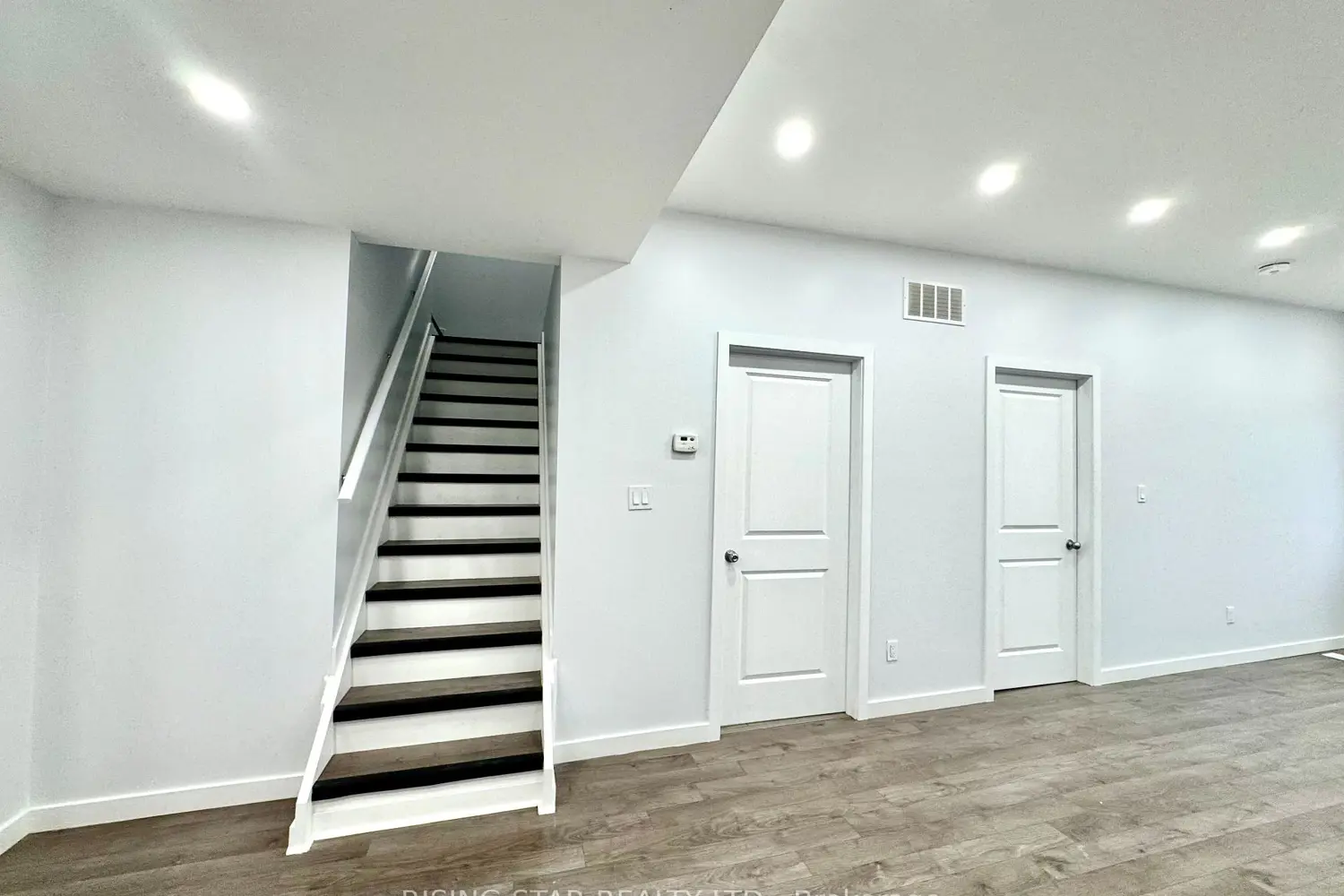 403 Chaffey Street photo 4