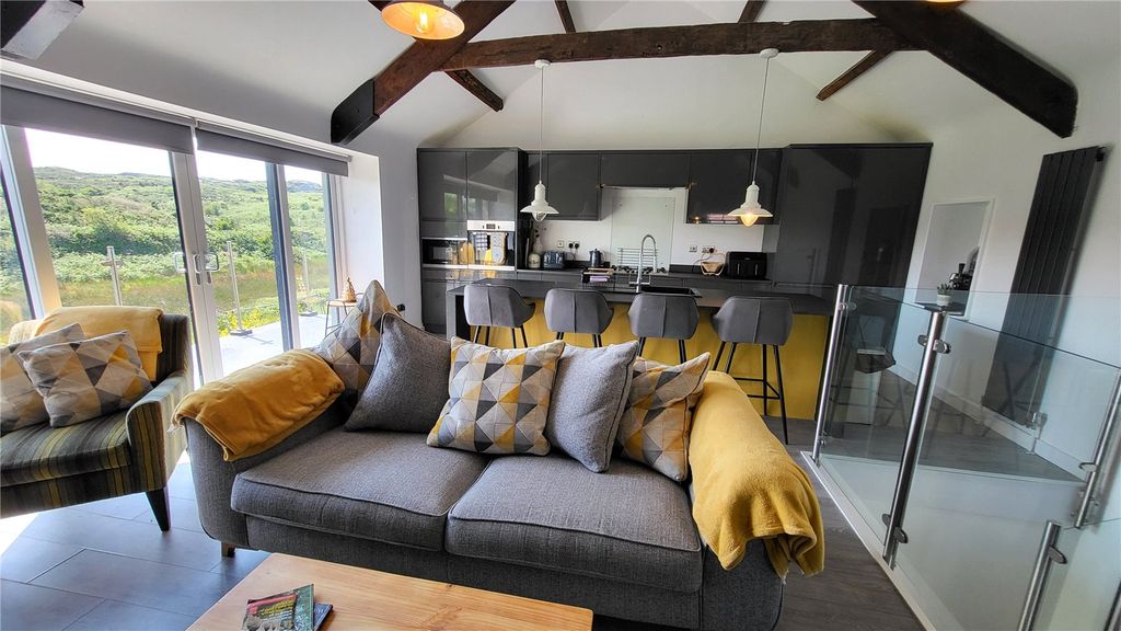 3 bed detached house for saleSouth Stack Road, Holyhead, Sir Ynys Mon LL65 photo 2