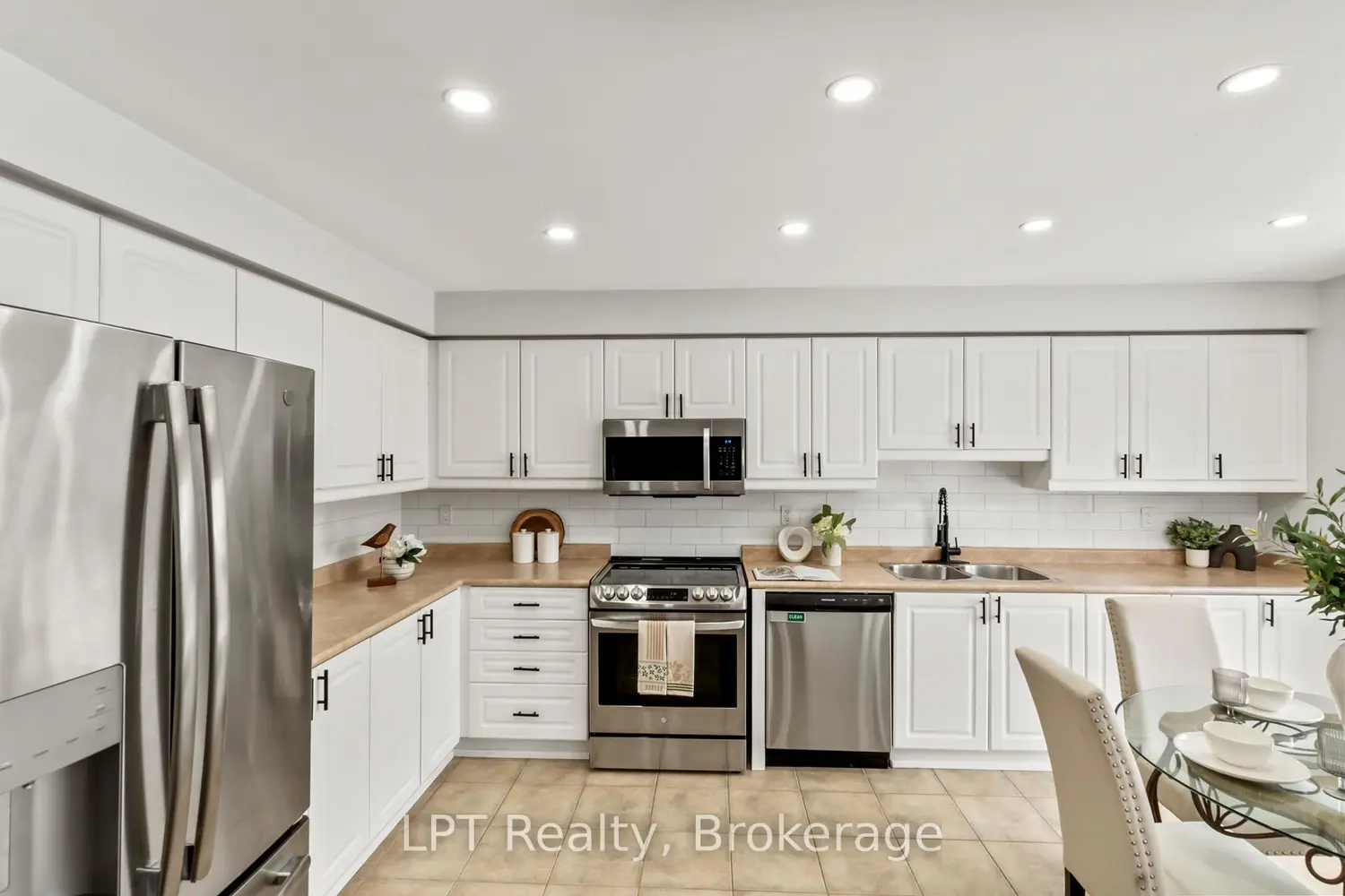 52 Norland Circle photo 2