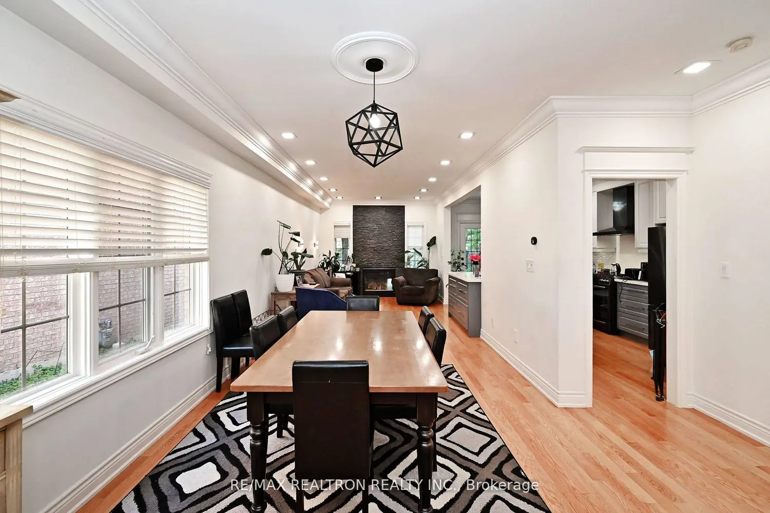 100 Kingsbridge Circle photo 3