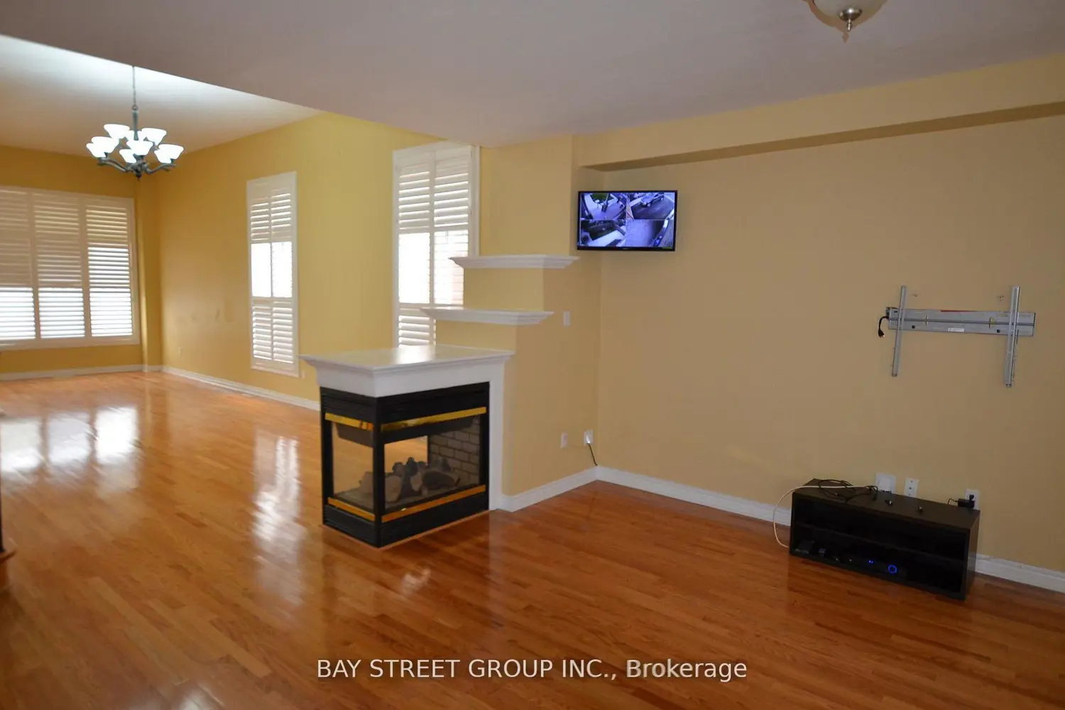 6 Everingham Circle photo 5