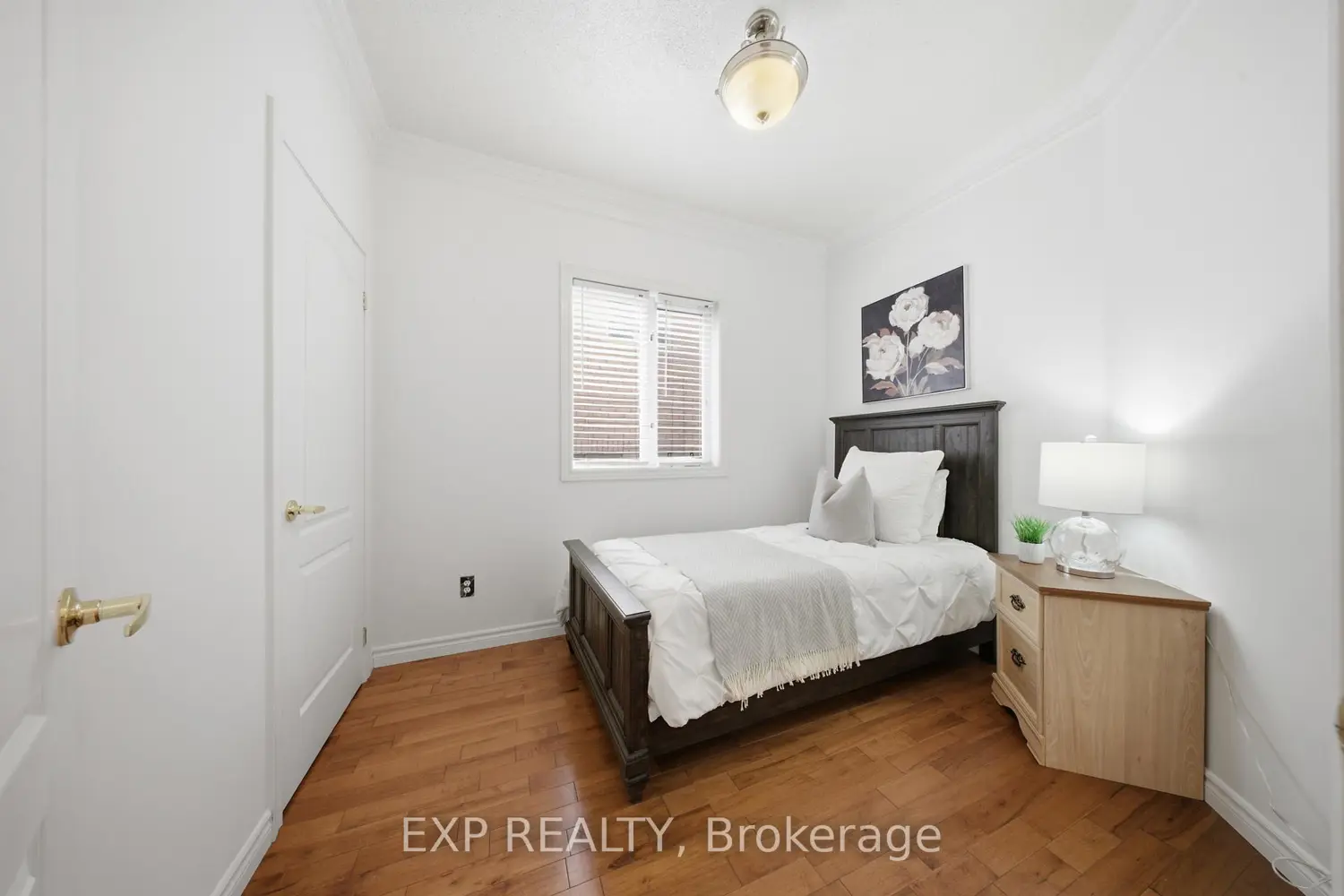 2305 Newcastle Crescent photo 5