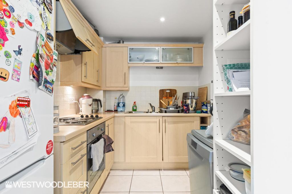 Additional image 5 of 2 bed flat for saleTaverners Way, Hoddesdon EN11