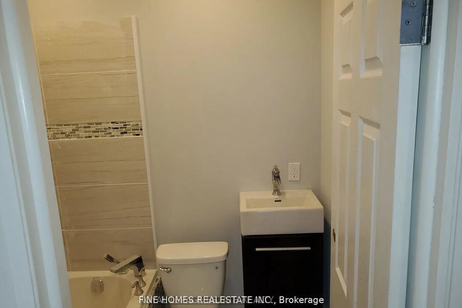 Additional image 8 of 1762 Keele Street