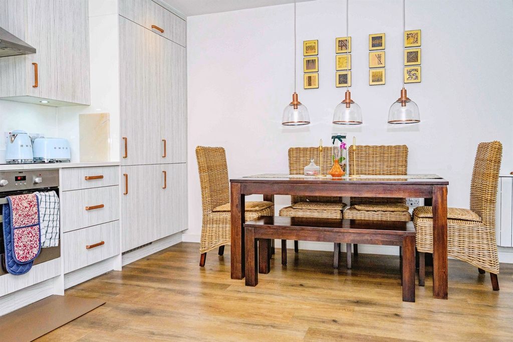 Additional image 6 of 3 bed flat for saleFrogmore Road, Hemel Hempstead HP3