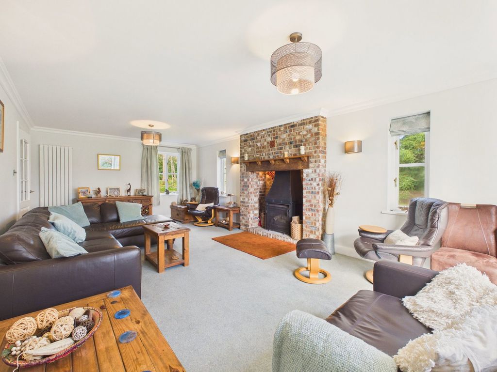 5 bed detached house for saleCopperfields, Horsham, West Sussex. RH13 photo 5