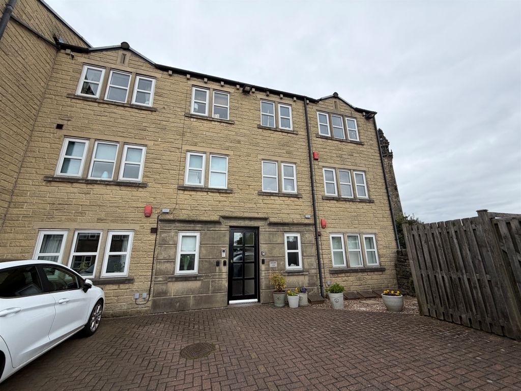 3 bed flat for saleSkircoat Moor Road, Halifax HX3